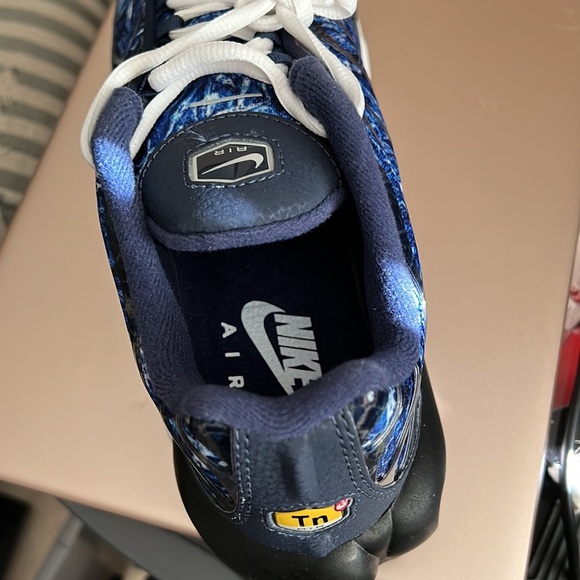 Nike Tuned Air…….11.5…..W/Box…….. - Picture 3 of 4